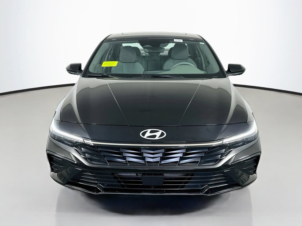 Used 2025 Hyundai Elantra SEL w/ Cargo Package FWD image 11