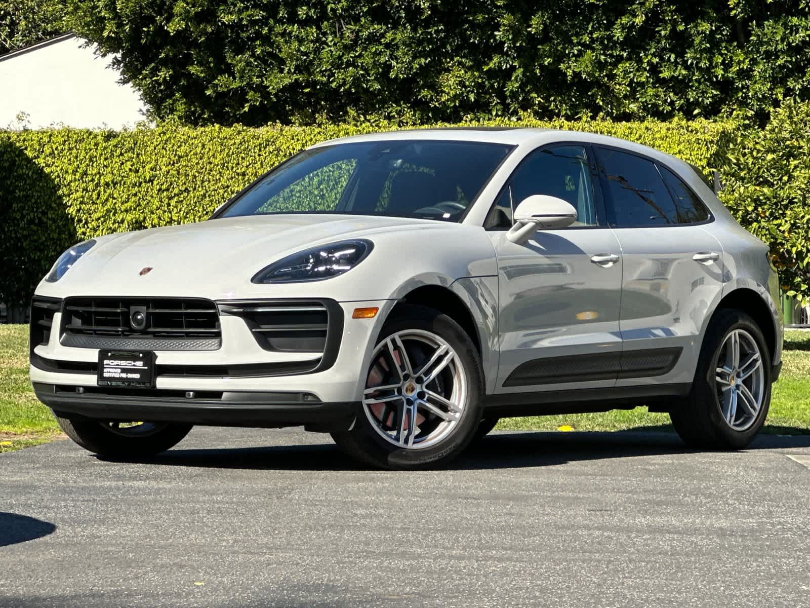Certified 2025 Porsche Macan AWD/4WD image 1