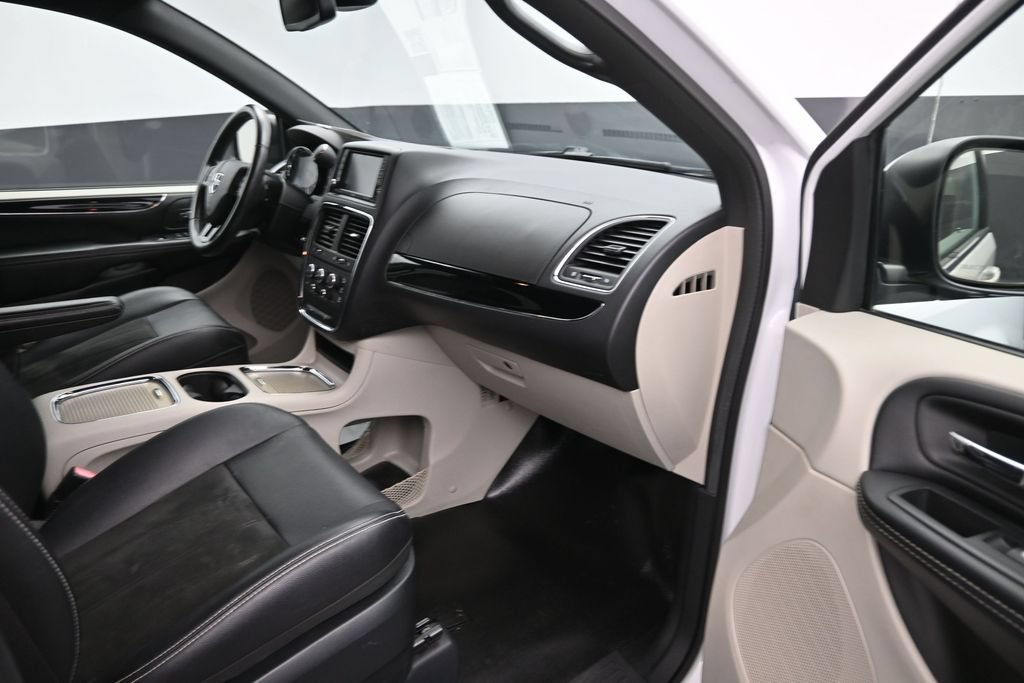 Used 2019 Dodge Grand Caravan SXT FWD image 9
