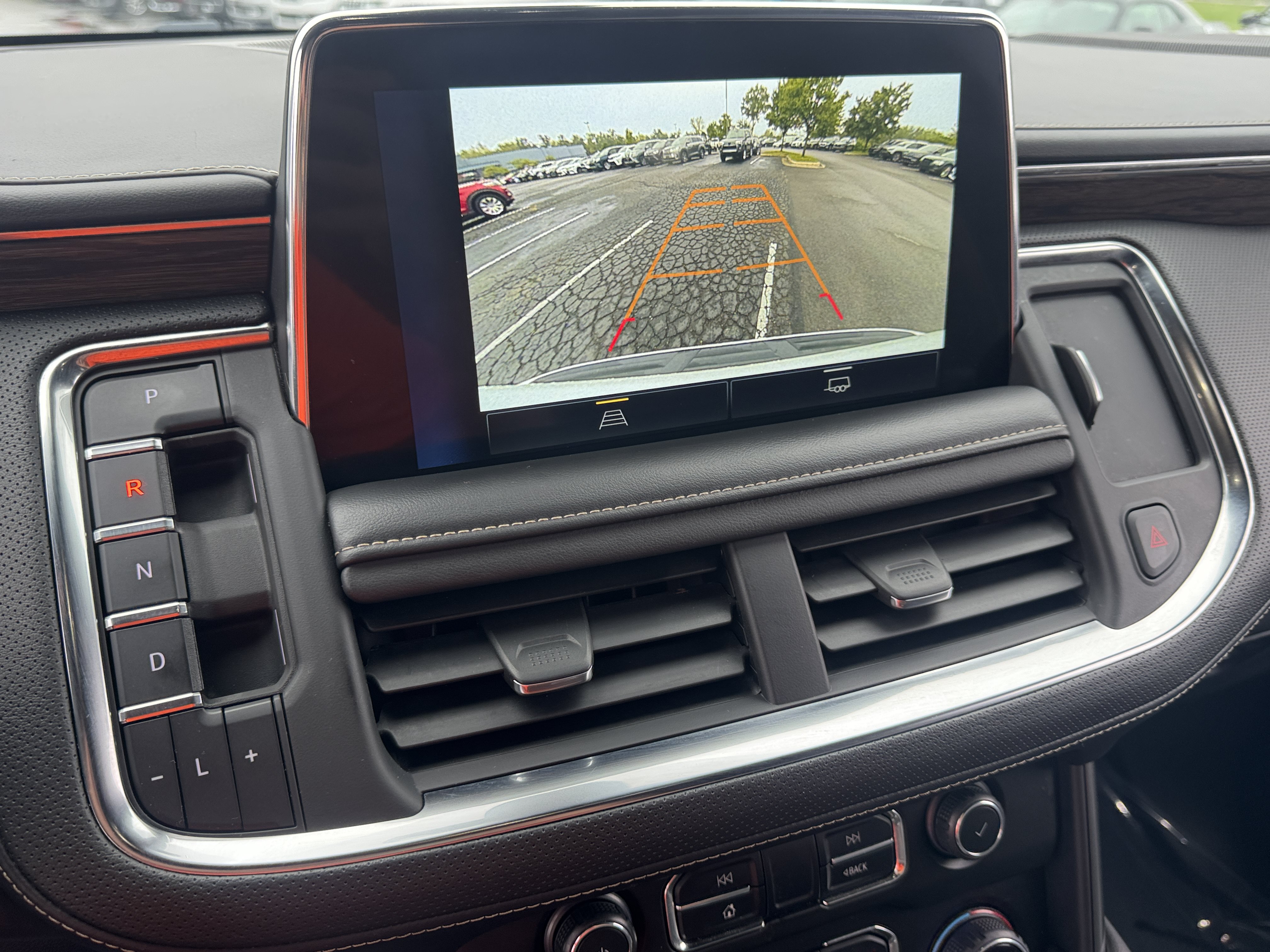 Used 2022 Chevrolet Suburban Premier AWD/4WD image 3