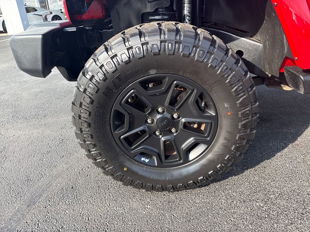 Used 2010 Jeep Wrangler Unlimited Sahara w/ Dual Top Group image 30