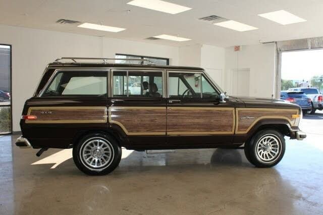 Used 1989 Jeep Grand Wagoneer image 9