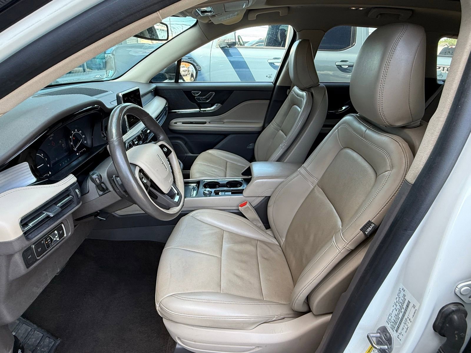 Used 2022 Lincoln Corsair AWD w/ Premium Package image 12