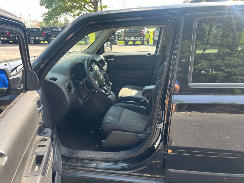 Used 2015 Jeep Patriot Sport w/ Power Value Group FWD image 6
