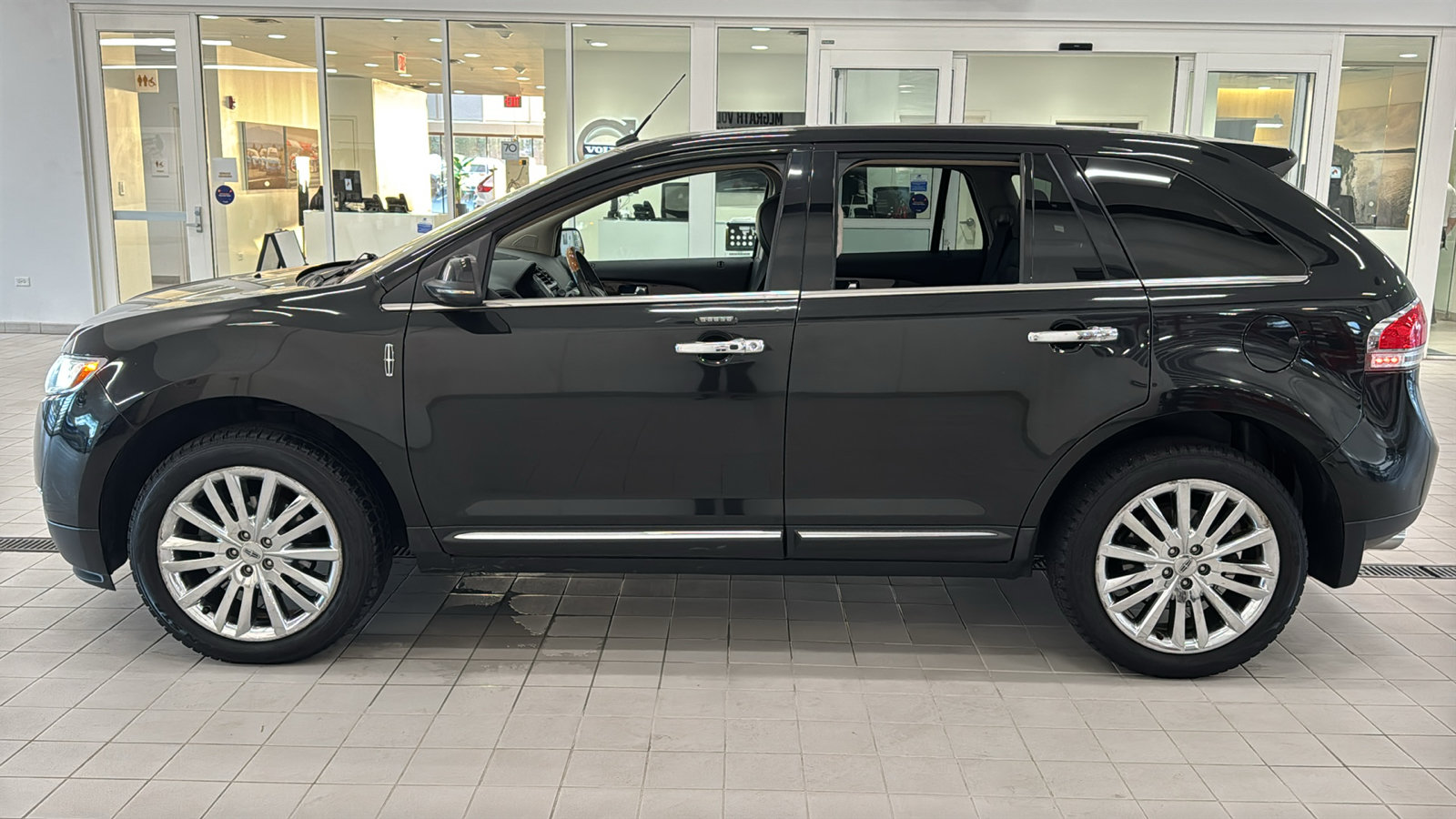 Used 2015 Lincoln MKX AWD w/ Equipment Group 102A image 8