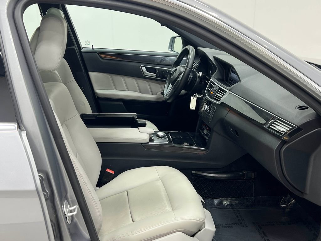 Used 2013 Mercedes-Benz E 350 4MATIC Sedan image 33