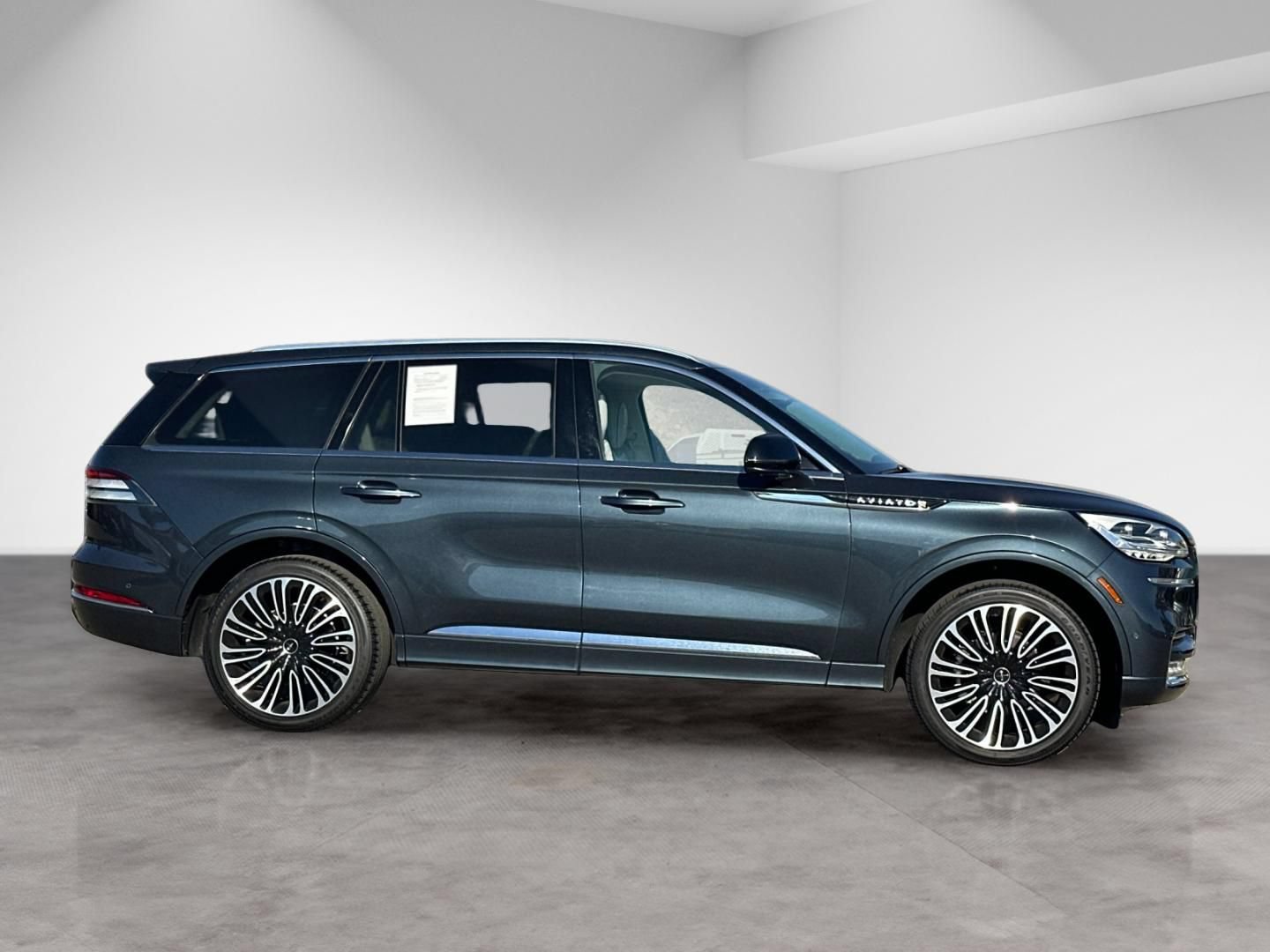 Used 2024 Lincoln Aviator Black Label AWD/4WD image 8
