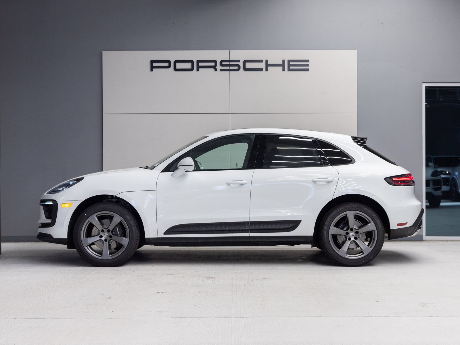 Certified 2026 Porsche Macan AWD/4WD image 2