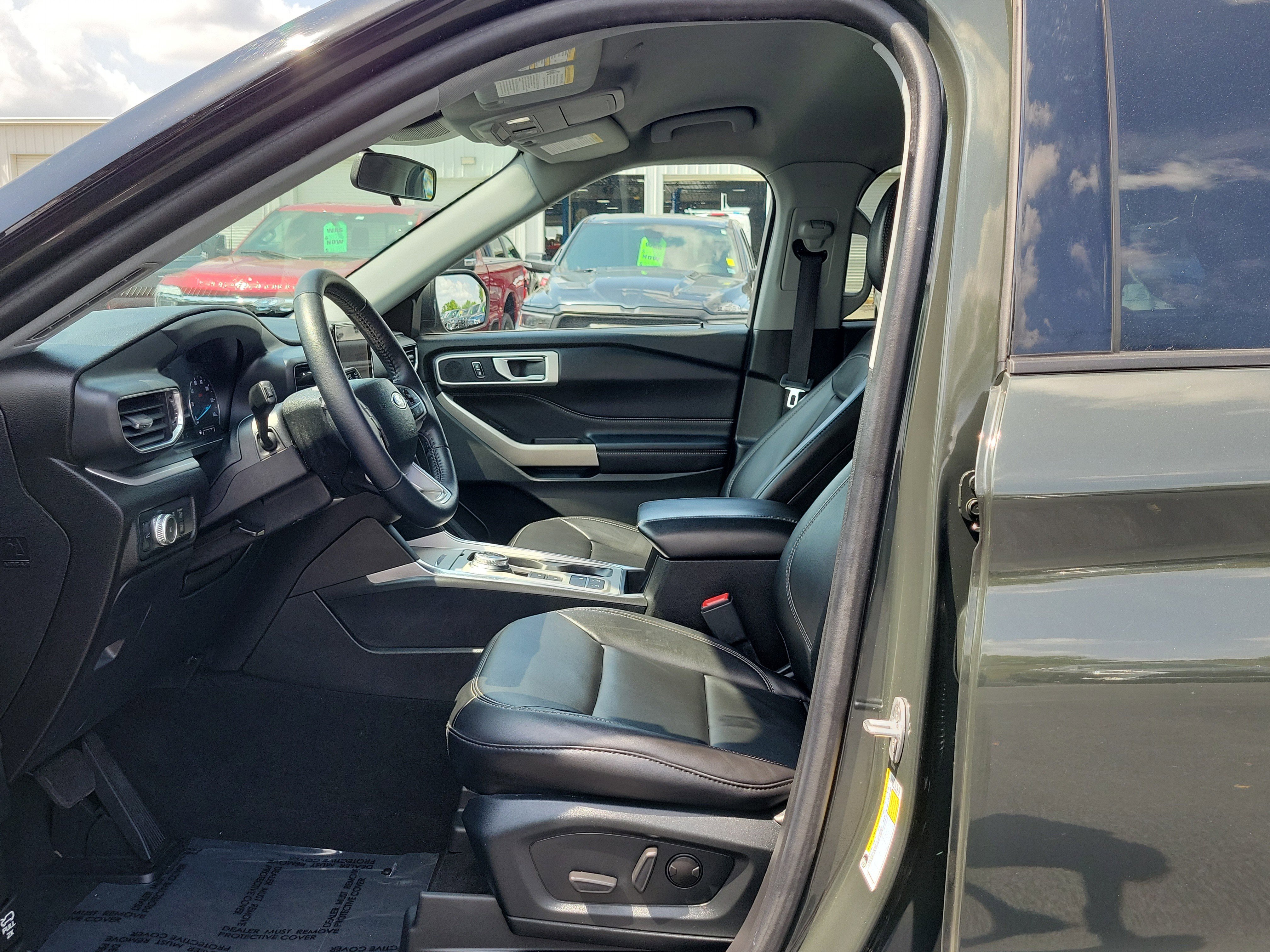 Certified 2022 Ford Explorer XLT w/ Equipment Group 202A RWD image 22