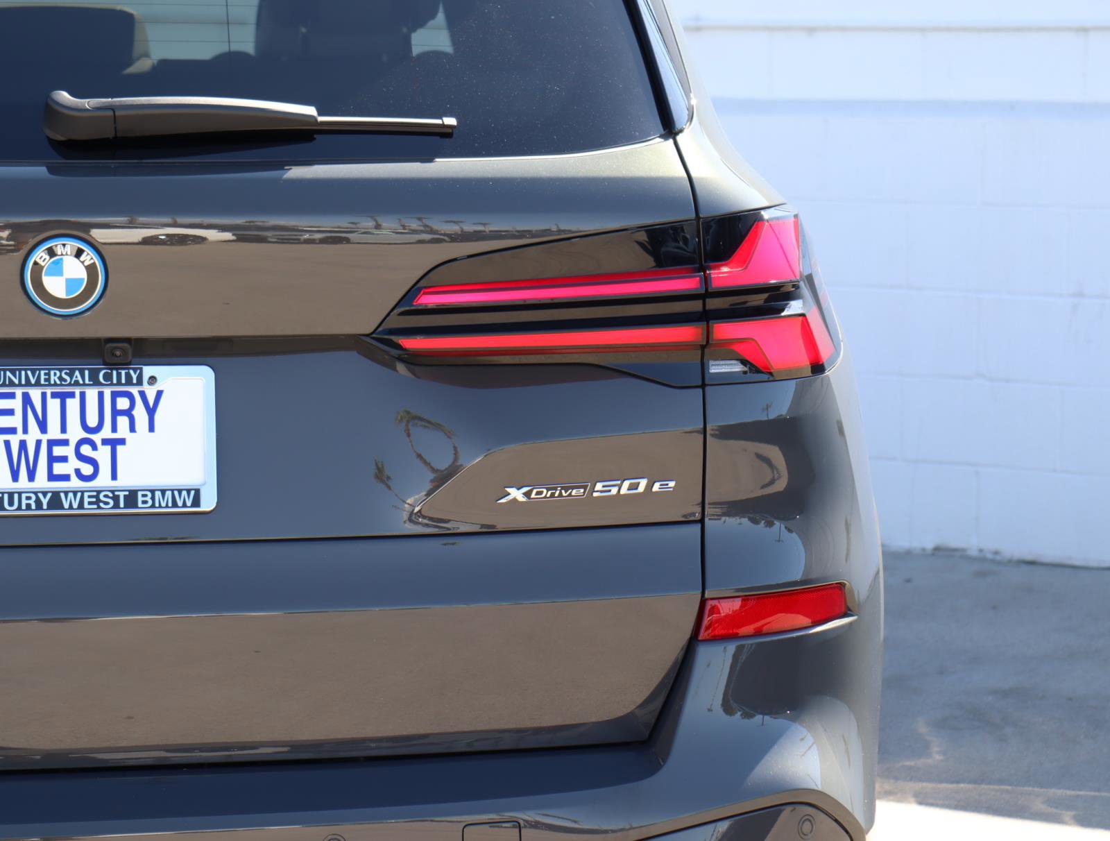 Used 2025 BMW X5 xDrive50e w/ M Sport Package image 6