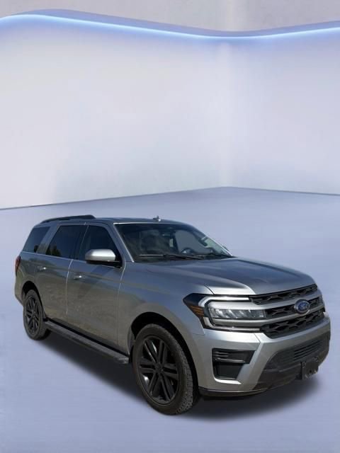 Used 2023 Ford Expedition XLT image 4