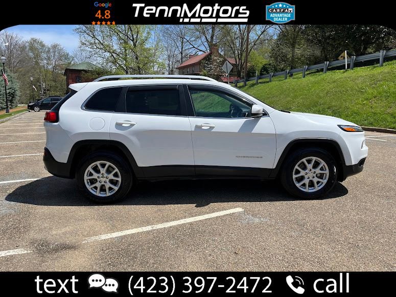 Used 2018 Jeep Cherokee Latitude Plus w/ Cold Weather Group AWD/4WD image 1