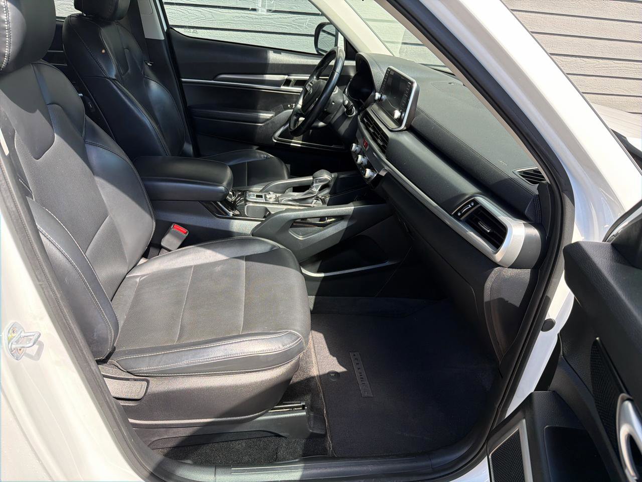 Used 2020 Kia Telluride LX FWD image 23