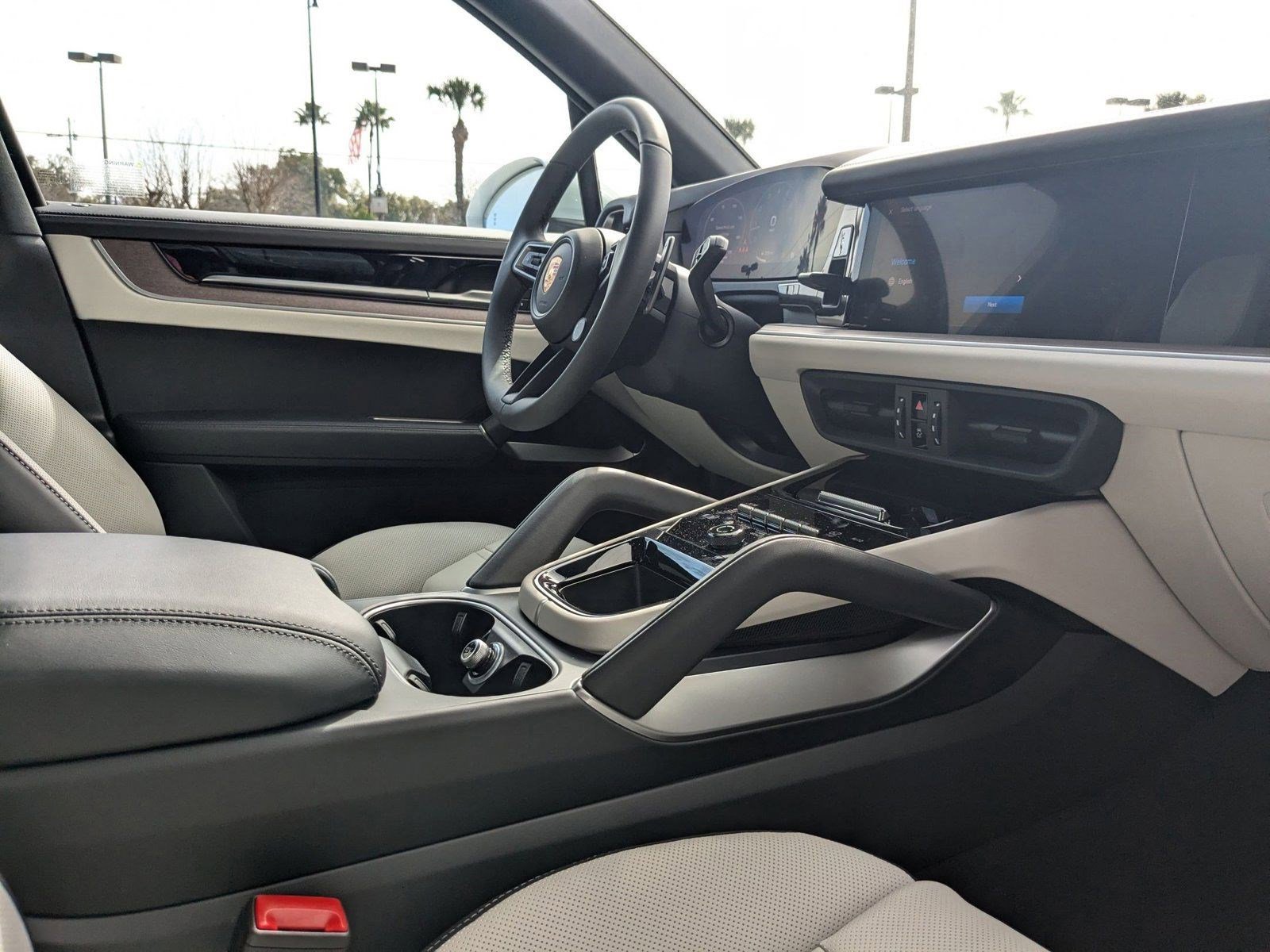 Certified 2025 Porsche Cayenne image 27