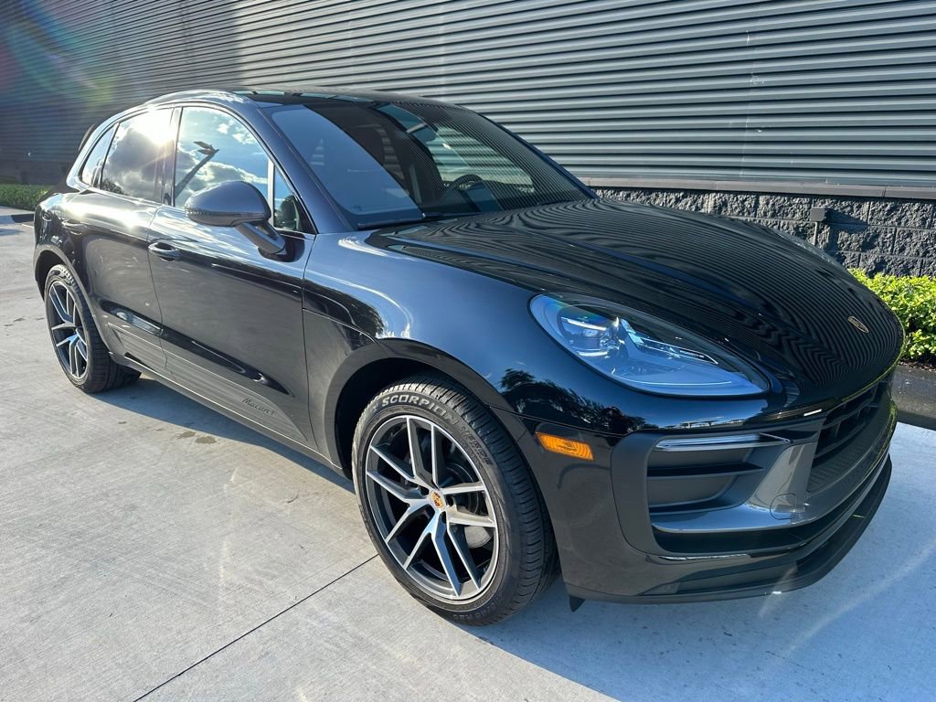Certified 2025 Porsche Macan T image 11