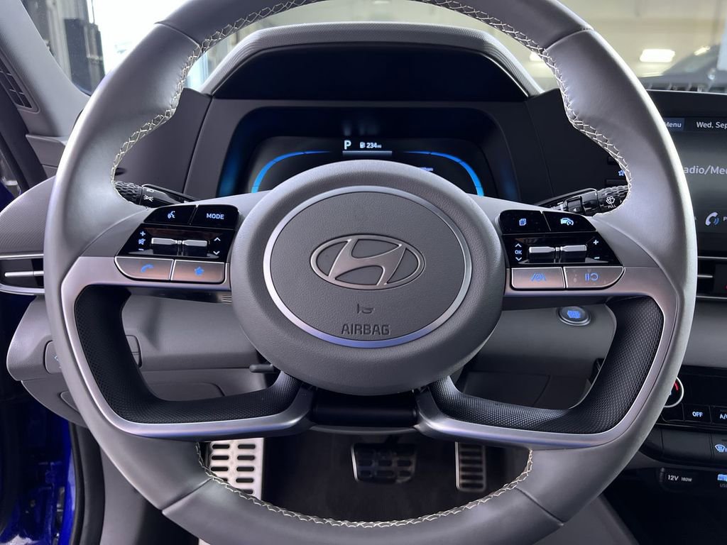 Used 2025 Hyundai Elantra Sport image 16