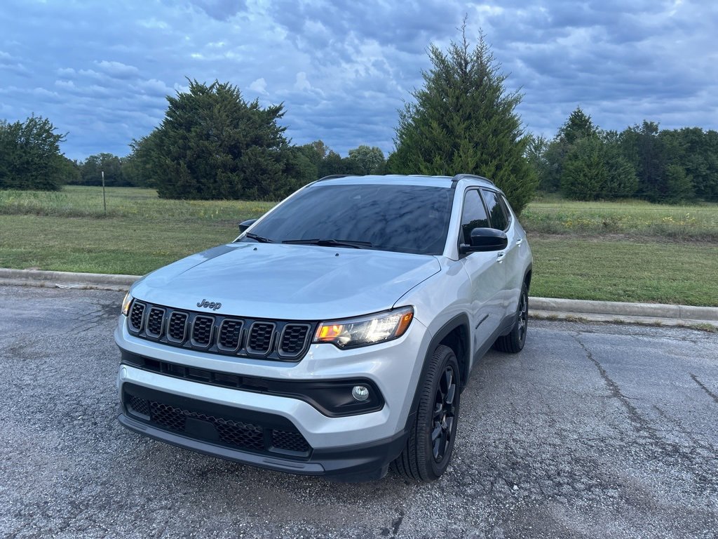 Used 2025 Jeep Compass Latitude w/ Altitude Special Edition image 1