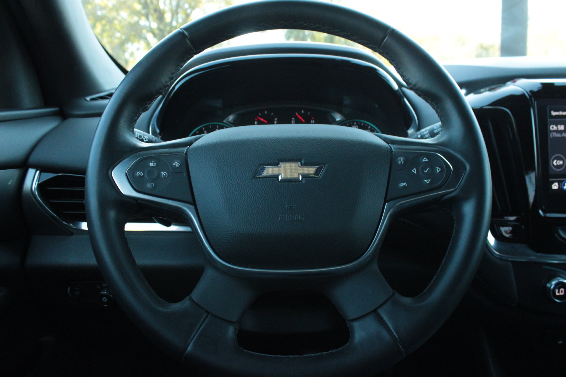 Used 2023 Chevrolet Traverse LT FWD image 33