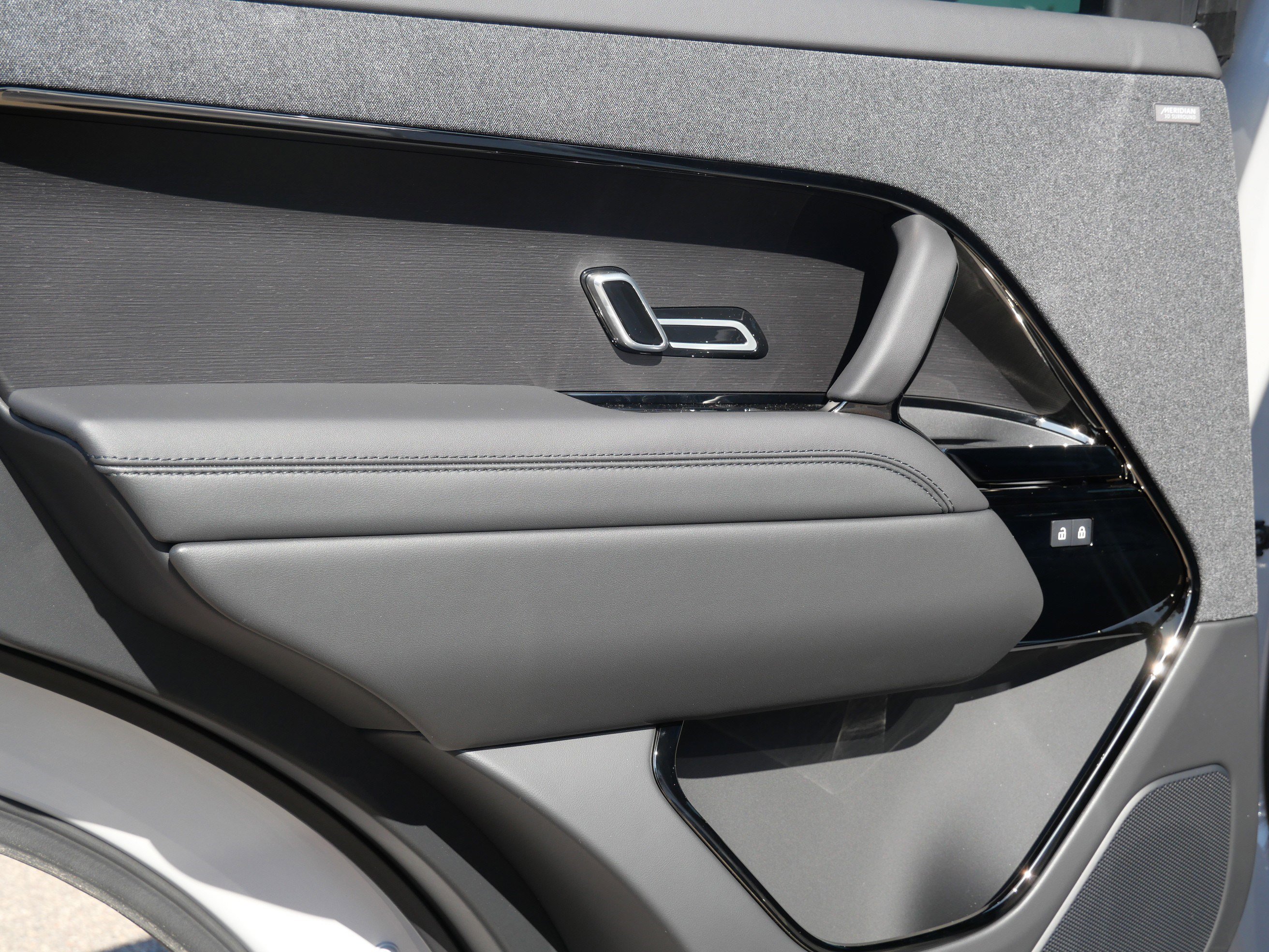 New 2026 Land Rover Range Rover Sport Dynamic SE AWD/4WD image 6