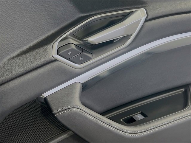Used 2023 Audi e-tron Premium Plus w/ Premium Plus Package image 31