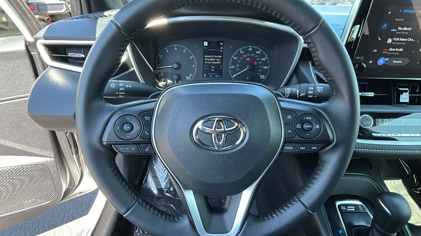 Used 2025 Toyota Corolla SE w/ SE Package FWD image 18