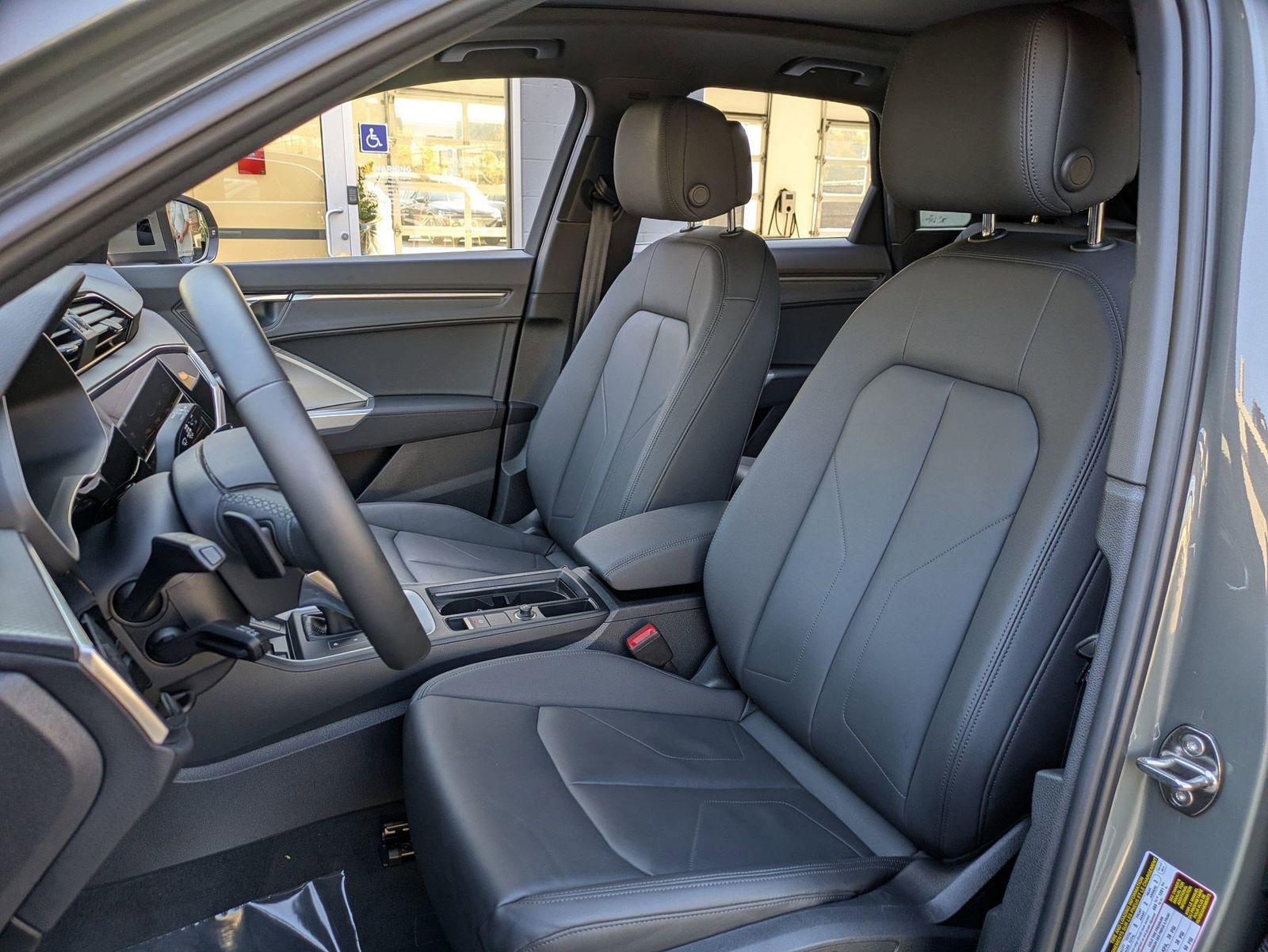 Used 2025 Audi Q3 2.0T Premium w/ Convenience Package image 30