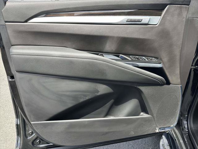 Used 2026 Cadillac Escalade ESV 4WD w/ LPO, Floor Liner Package image 17