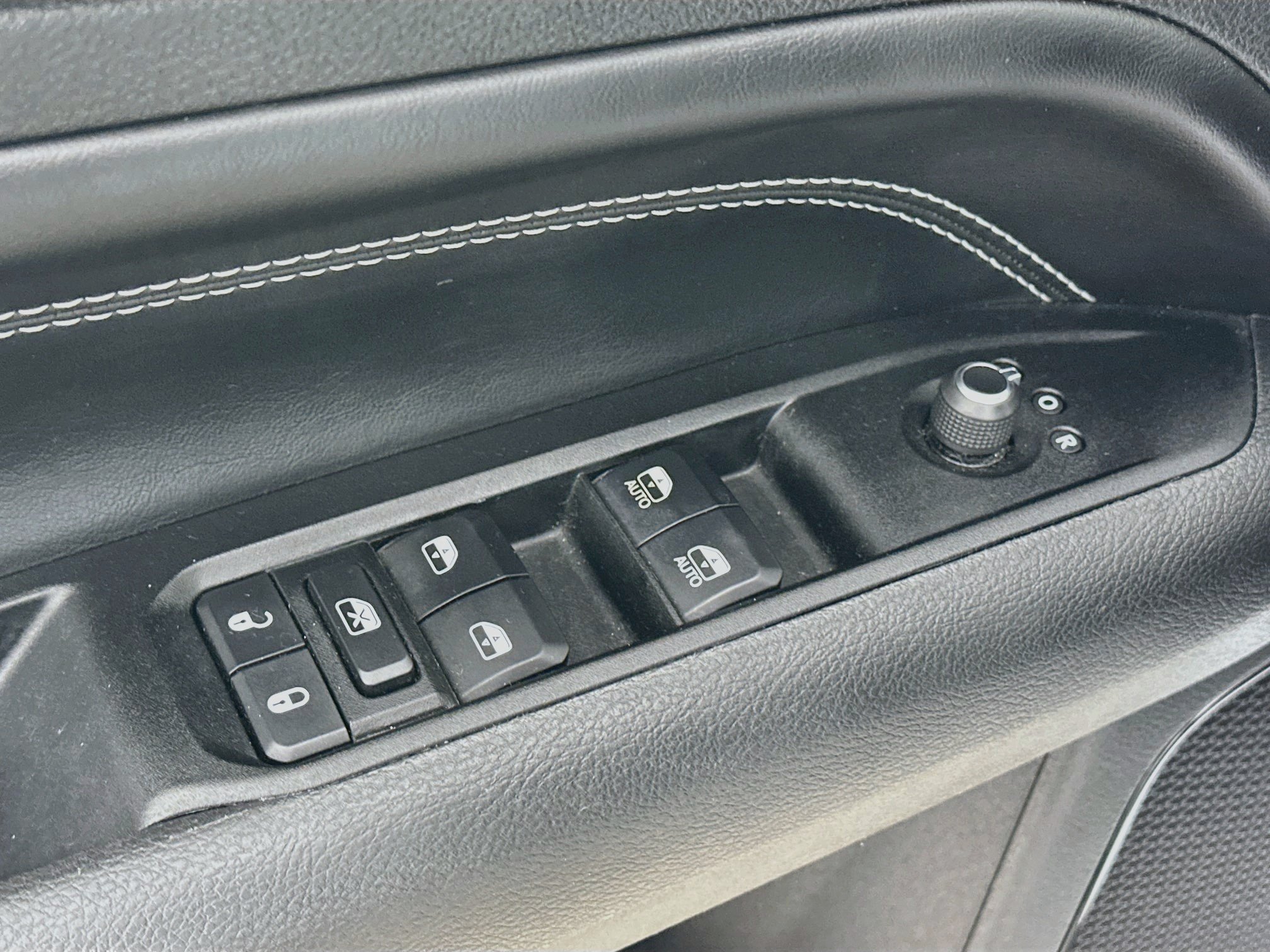 Used 2022 Jeep Compass Latitude w/ Sun and Sound Group AWD/4WD image 21