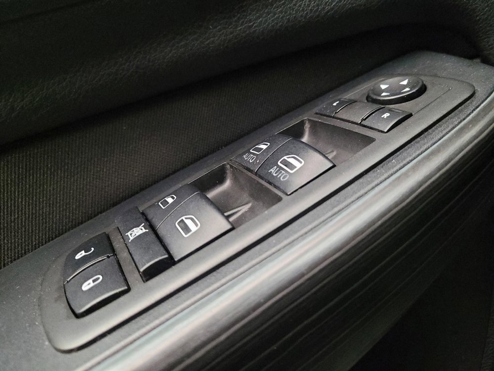 Used 2015 Jeep Cherokee Latitude FWD image 27