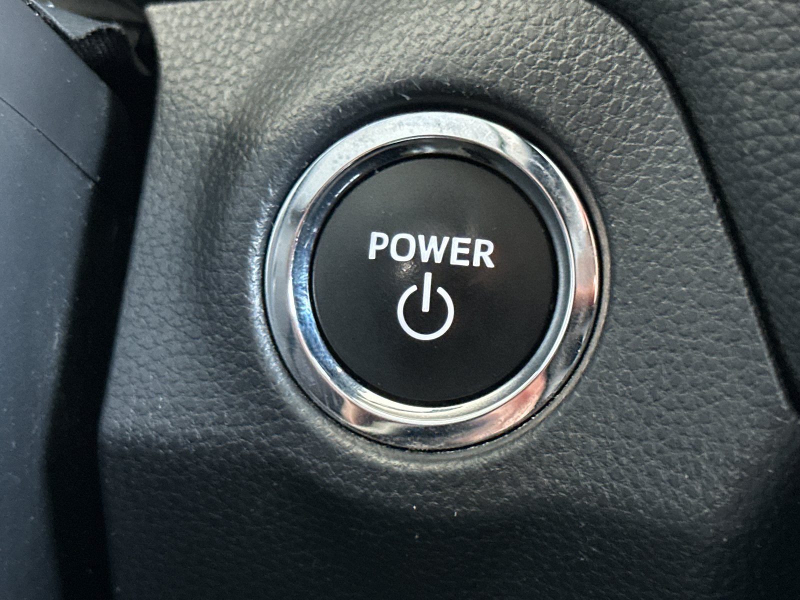 Used 2025 Toyota RAV4 XLE AWD/4WD image 22