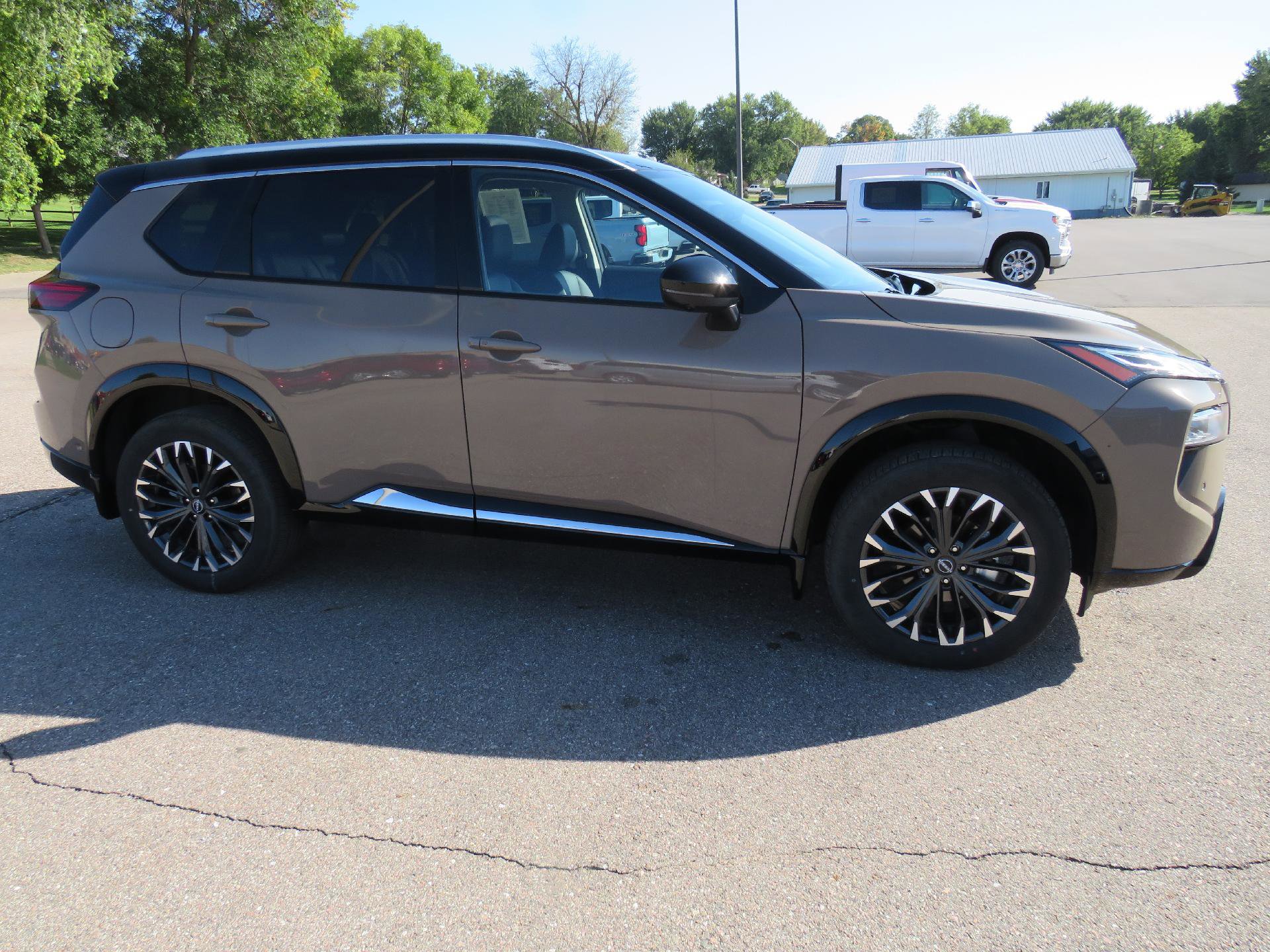 Used 2024 Nissan Rogue Platinum image 13