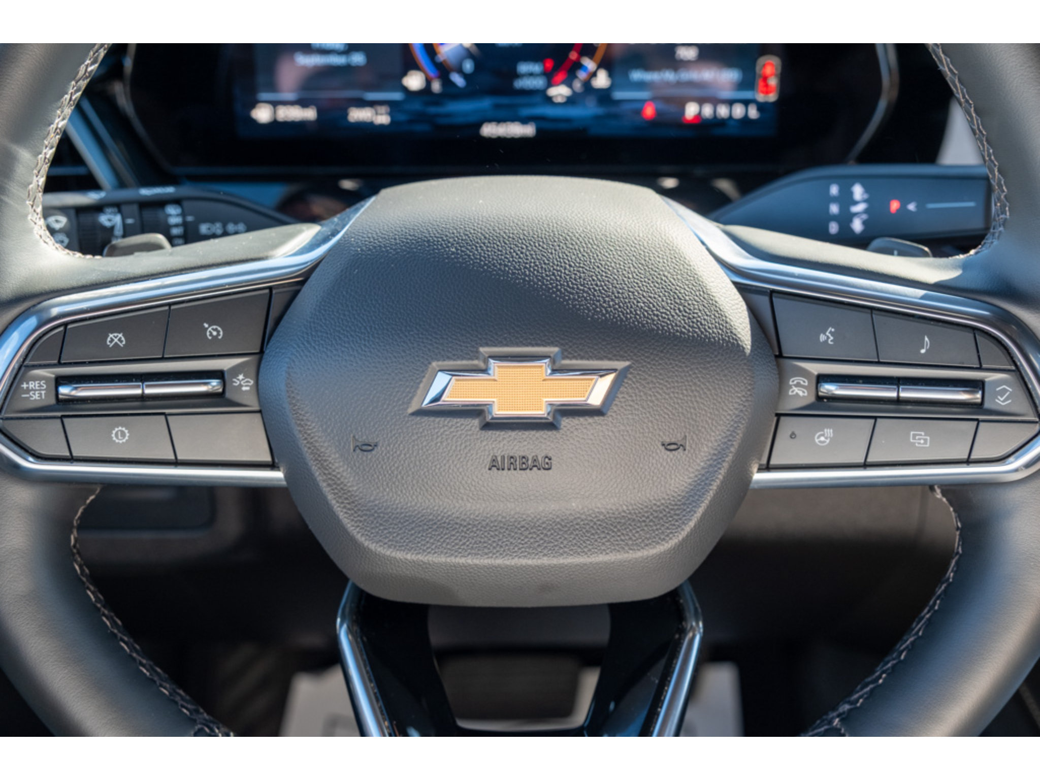 Used 2025 Chevrolet Tahoe Premier AWD/4WD image 17
