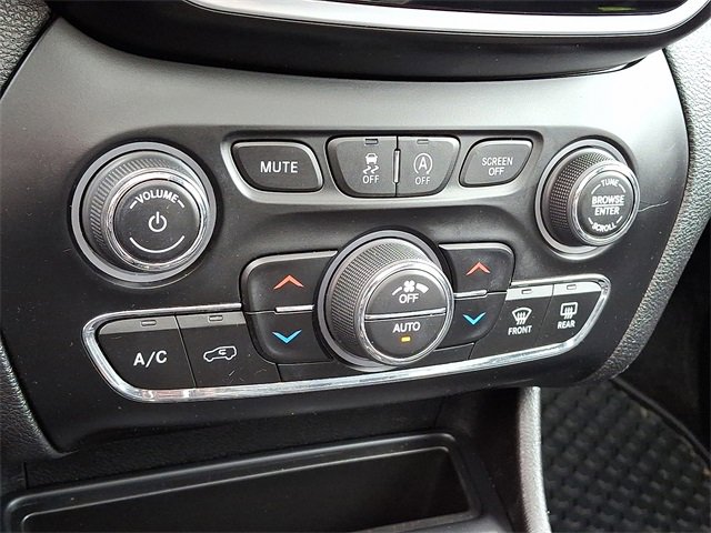 Used 2021 Jeep Cherokee Limited image 17