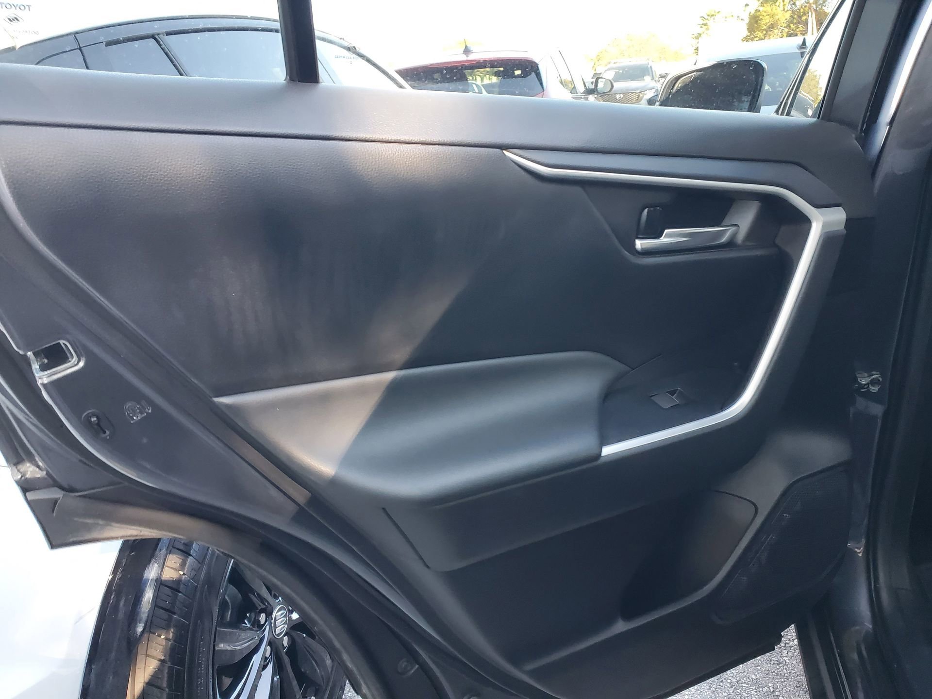 Used 2022 Toyota RAV4 XLE image 10