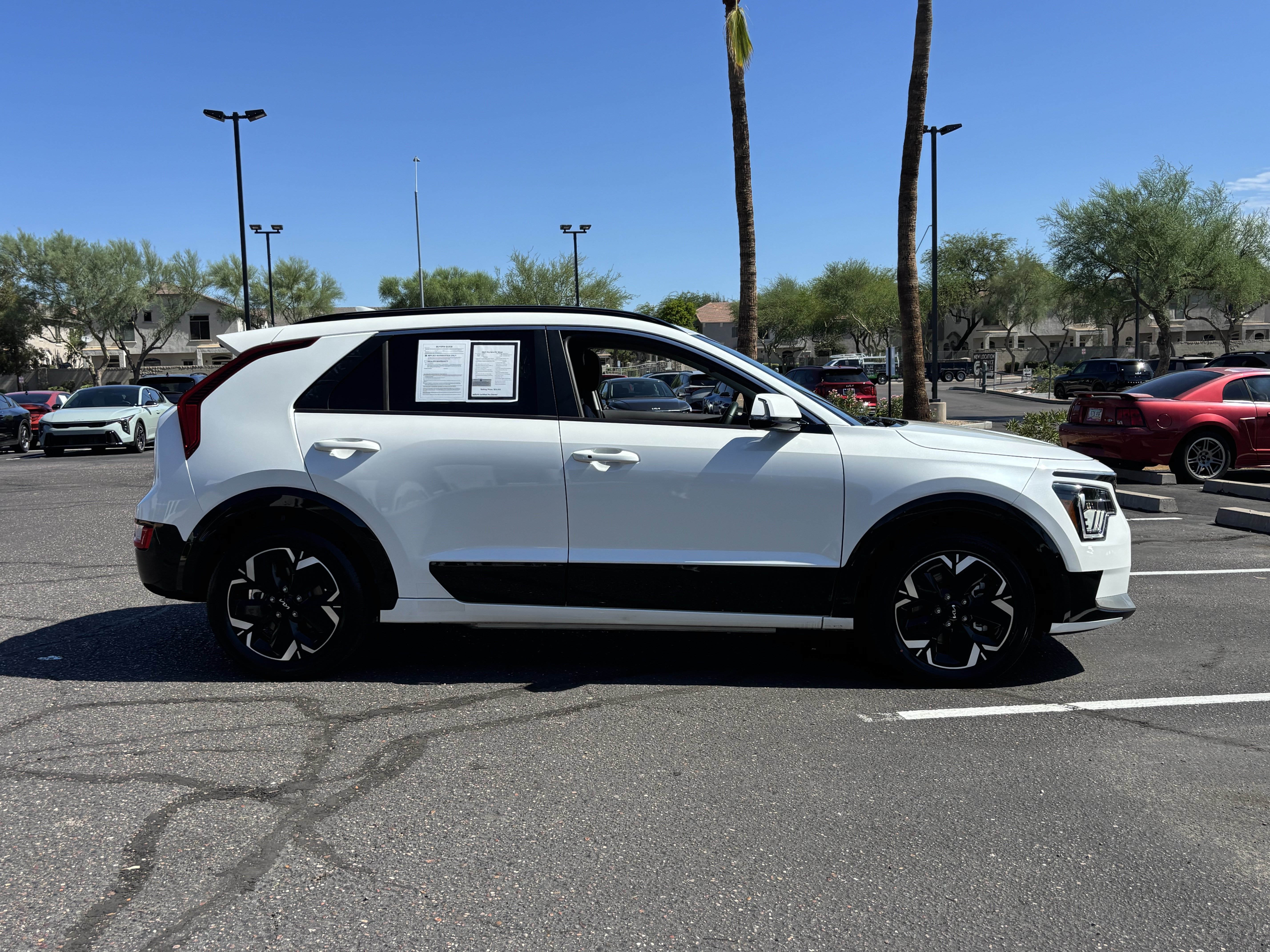 Certified 2023 Kia Niro Wind w/ Wind Preserve Package FWD image 2