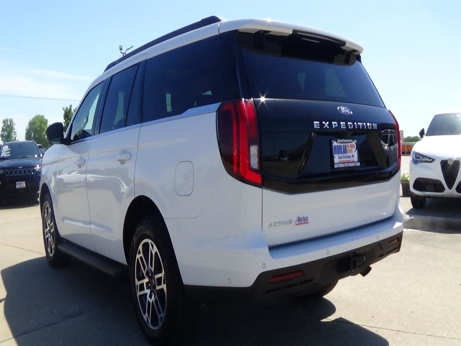 Used 2025 Ford Expedition Active AWD/4WD image 8
