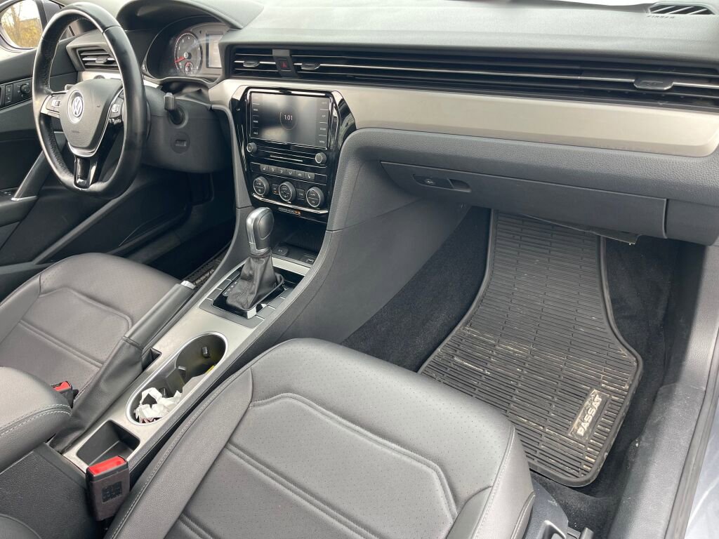 Used 2020 Volkswagen Passat 2.0T SE image 20