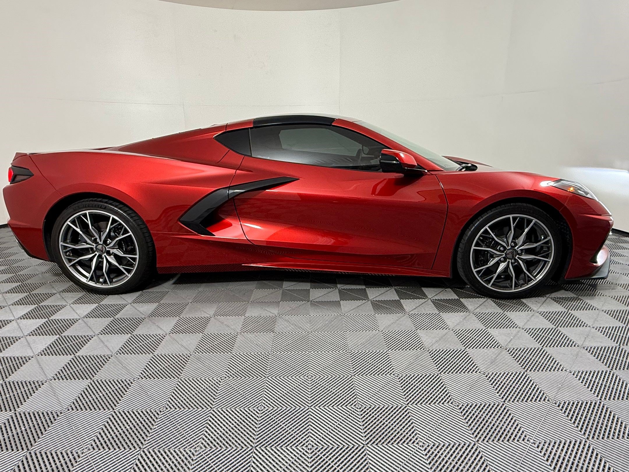Used 2025 Chevrolet Corvette Stingray Preferred Cpe w/ 2LT RWD image 8