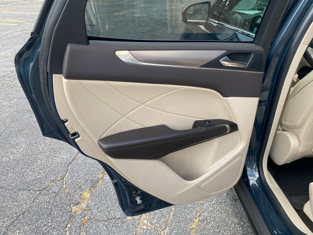 Used 2019 Lincoln MKC Premiere image 18