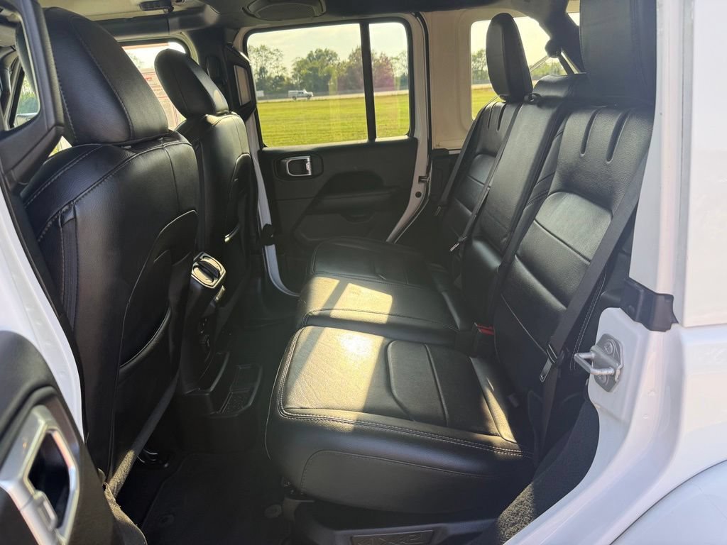 Used 2022 Jeep Wrangler Unlimited Sahara w/ Cold Weather Group AWD/4WD image 15
