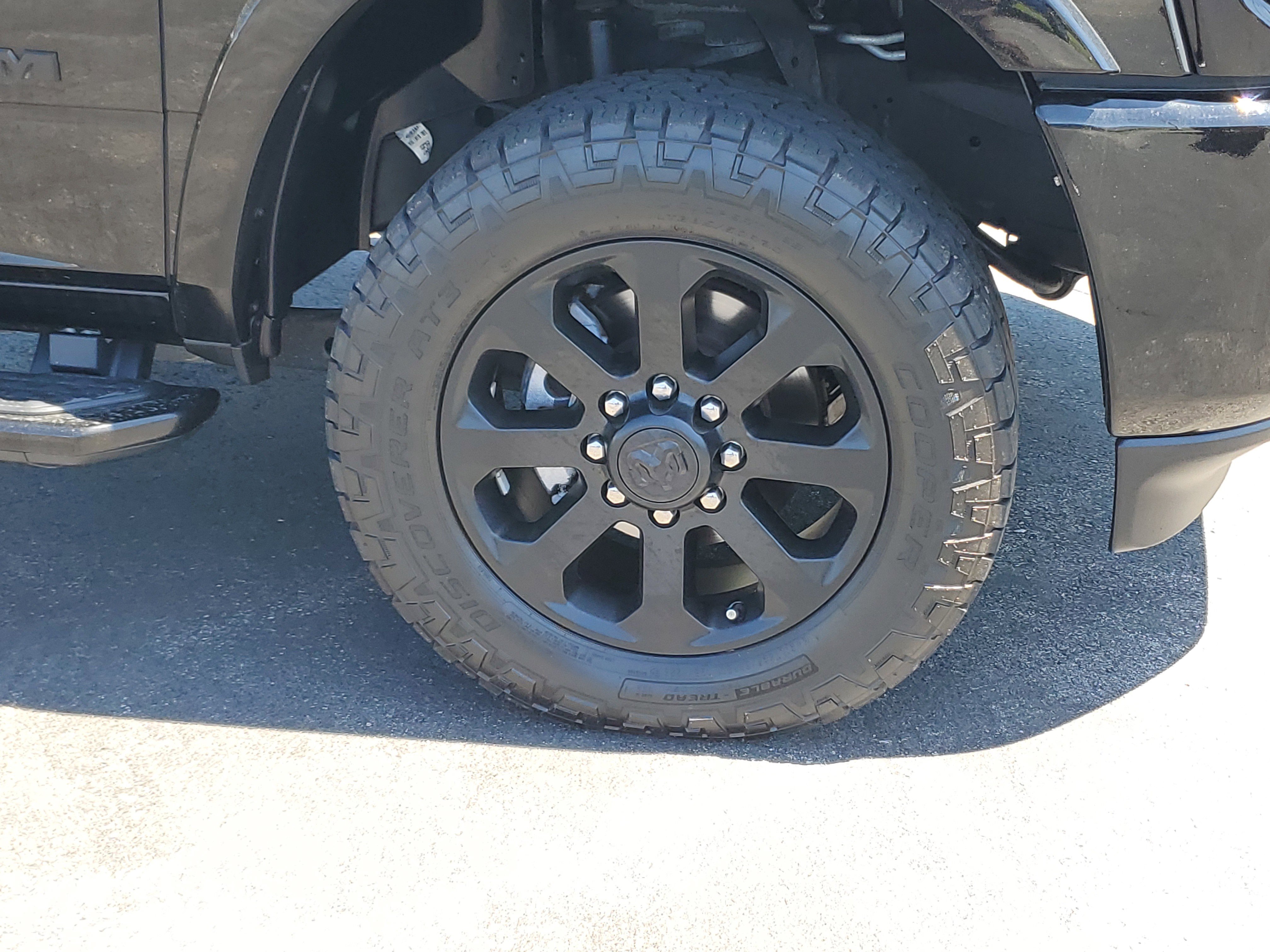 Used 2019 RAM 2500 Laramie w/ Black Appearance Package image 5