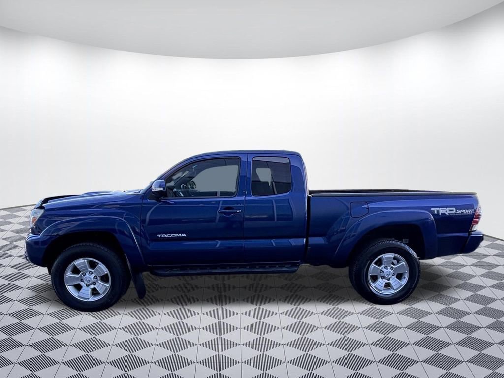 Used 2015 Toyota Tacoma 4x4 Access Cab V6 w/ TRD Sport Package image 2