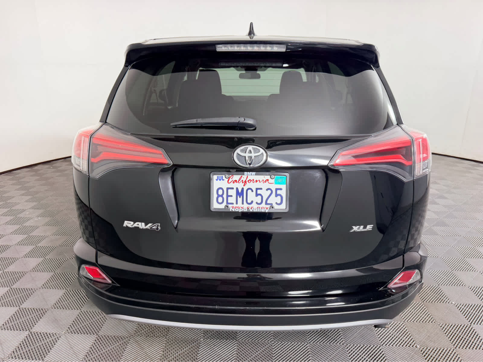 Used 2018 Toyota RAV4 XLE FWD image 4