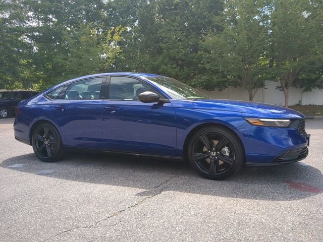 Used 2025 Honda Accord Sport image 2