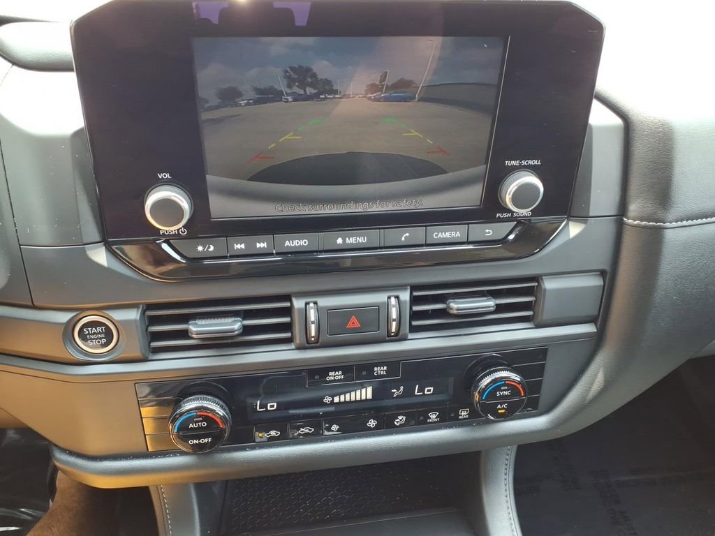 Used 2024 Nissan Pathfinder S FWD image 16