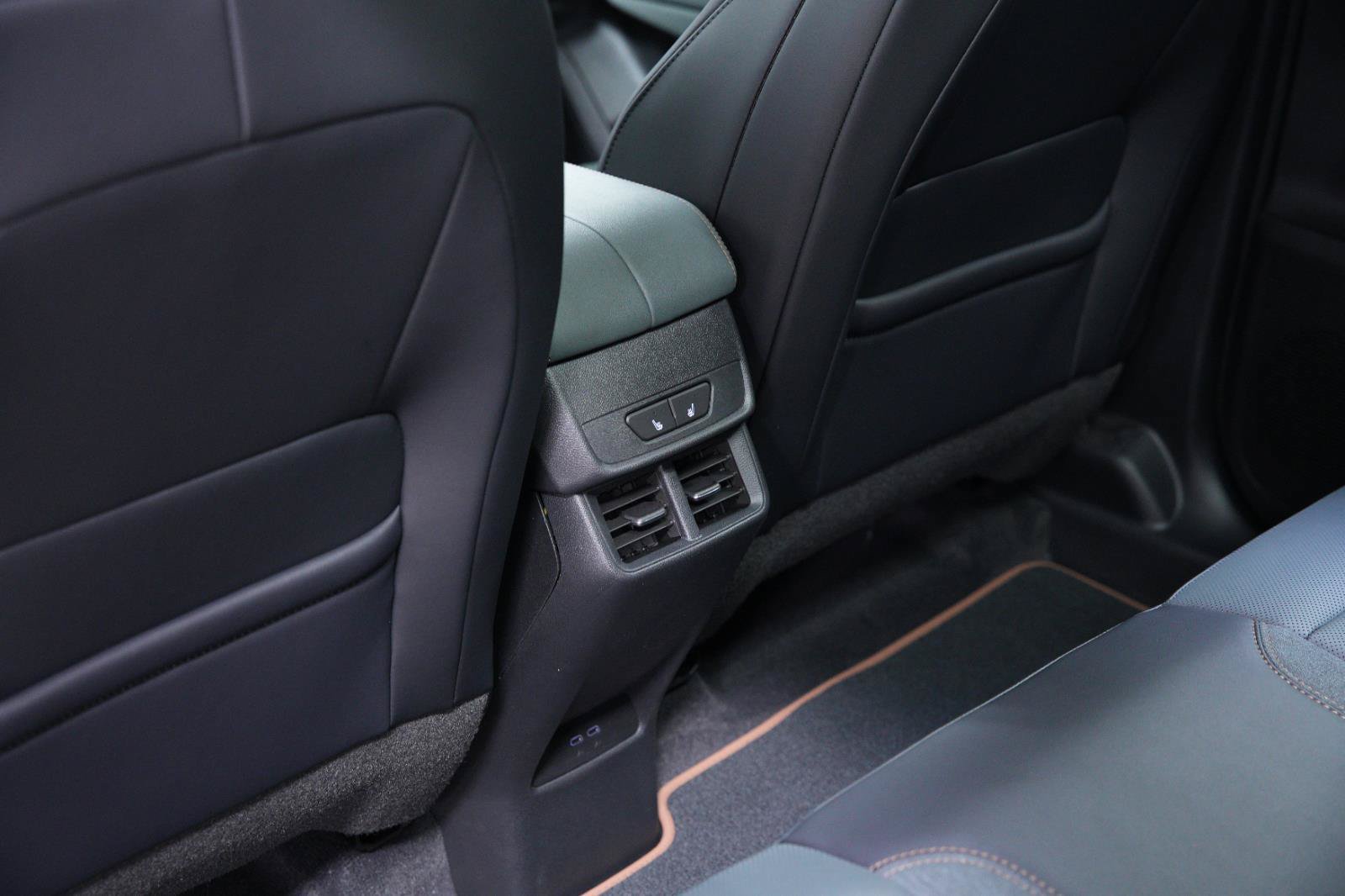 New 2026 GMC Terrain AT4 w/ Convenience Package III AWD/4WD image 24