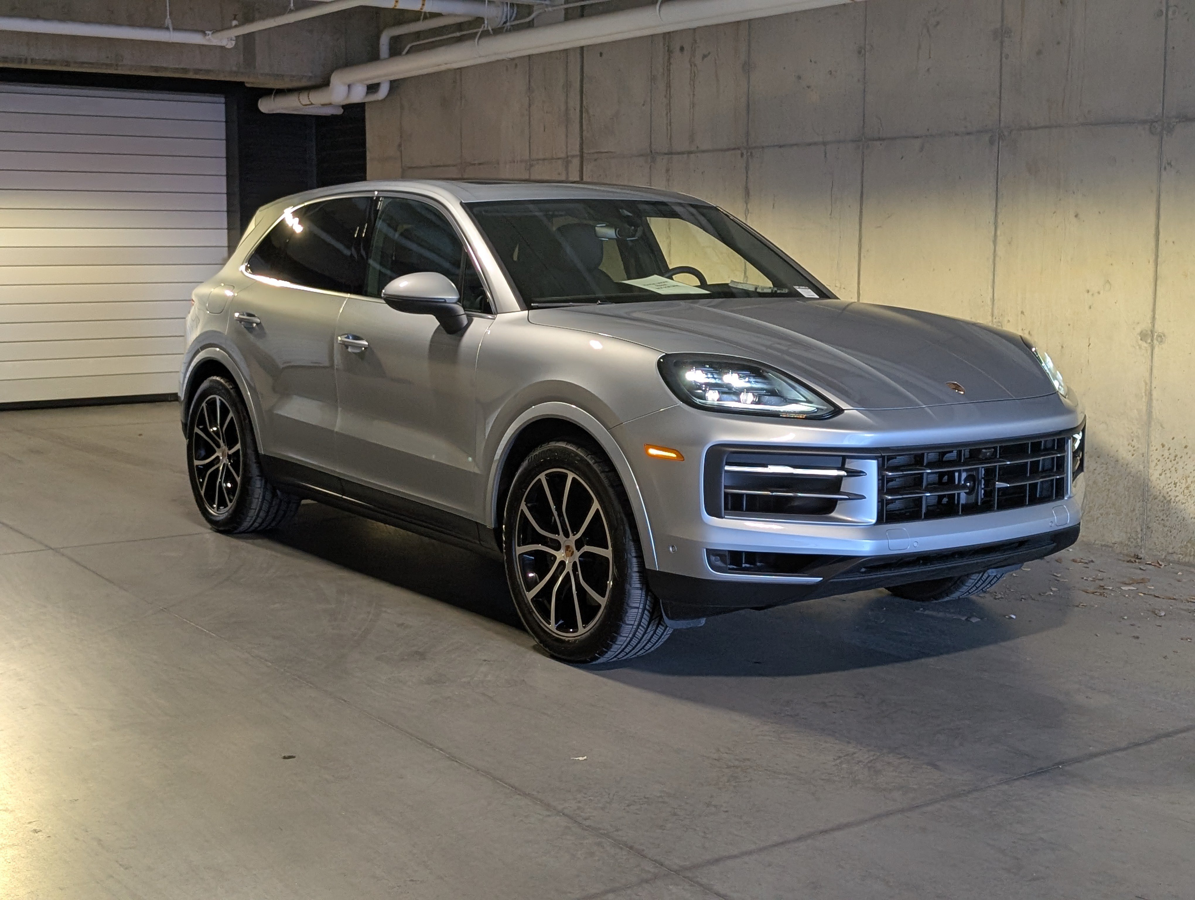 Certified 2025 Porsche Cayenne AWD/4WD image 11