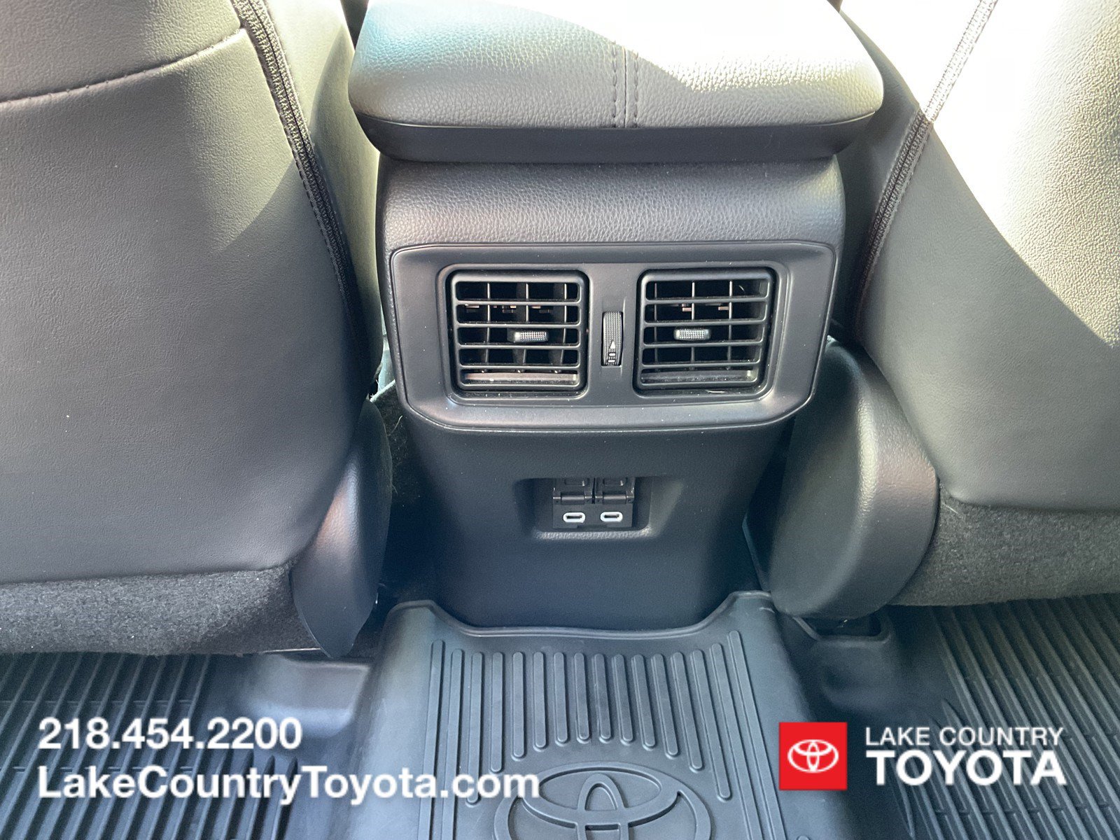Used 2025 Toyota RAV4 XSE w/ Advanced Technology Package AWD/4WD image 16