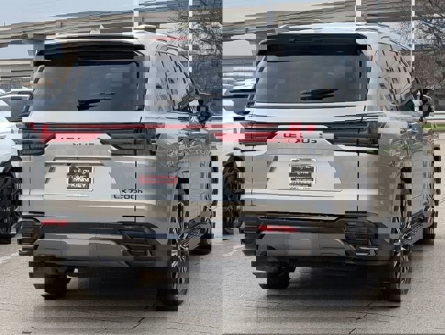 Used 2026 Lexus LX 700h Luxury image 4