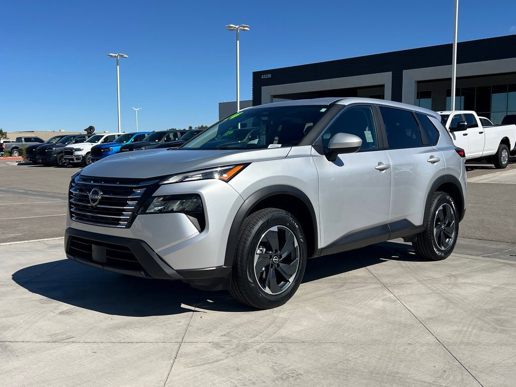 Used 2024 Nissan Rogue SV image 2